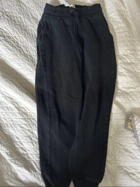 Lululemon Black Jogger Pants – Comfortable Everyday Sweatpants size 2